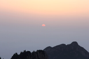 远山黄昏落日美景