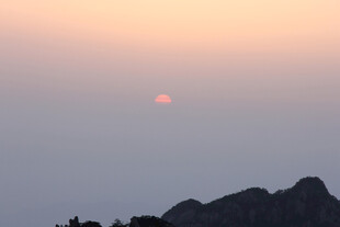 远山落日黄昏美景