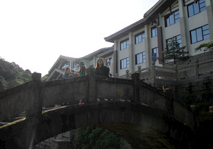 山边中式仿古建筑