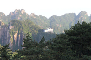 青山崖壁山林风光
