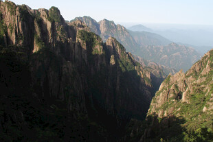 层叠山峦山野风光