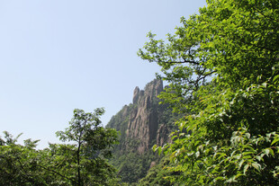 山林晴日崖壁风光