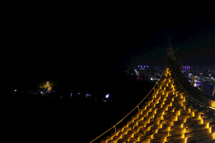 暗调夜景暖黄灯串