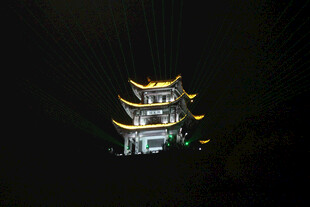 夜景中式古塔楼