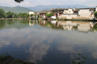江南水乡古村湖畔风光