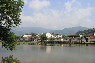 临水古村山水风光