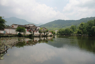 江南古村湖畔风光