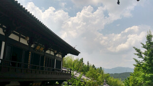 古建晴空山野风光