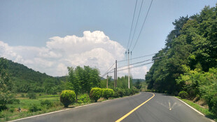 郊野山间公路风光