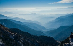 层峦叠嶂山景风光
