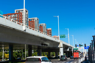 城市高架桥街景