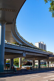 城市高架桥晴天景观