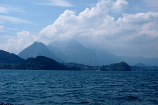 湖光山色水天远景