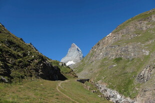 山间远眺马特洪峰