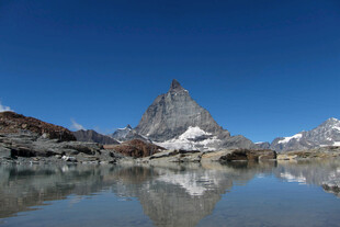 马特洪峰湖景风光