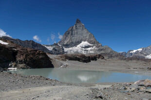 马特洪峰山湖风光