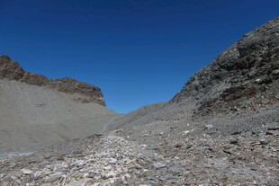 荒漠戈壁蓝天山野风光