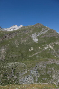 高山晴日自然风光