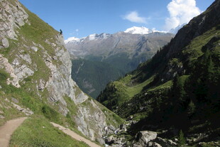 高山峡谷自然风光