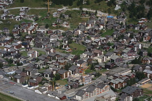 航拍城郊居民区