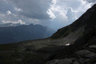 多云山野自然景观