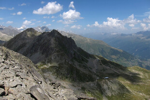 高山晴日山野风光