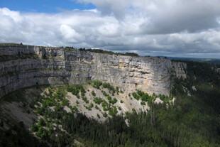 露天采石场山野风光