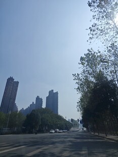 城市晴天街景风光