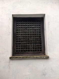 老式墙面金属通风口