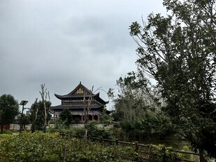 郊野中式古建风光