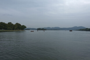 阴天湖景山水风光