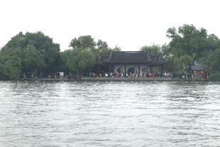 湖畔古建园林风光