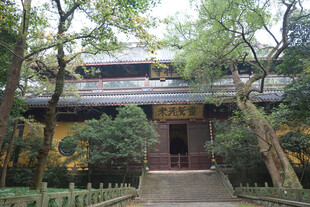 林间古寺中式建筑