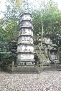 林间古塔