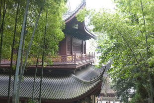 竹林掩映古寺楼阁