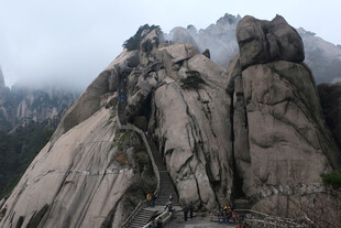 华山险峻山壁风光