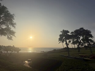 夕阳下的海