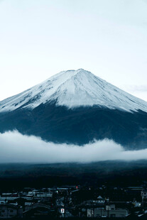 云雾中的富士山